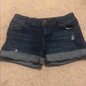 It’s girls mud branded shorts